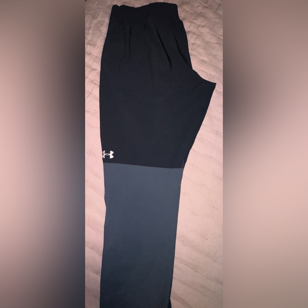 UNDER ARMOUR SQUAD WARM UP PANTS. 3XL. Waist 40” Inseam 30”. Black/Gray.  EUC.